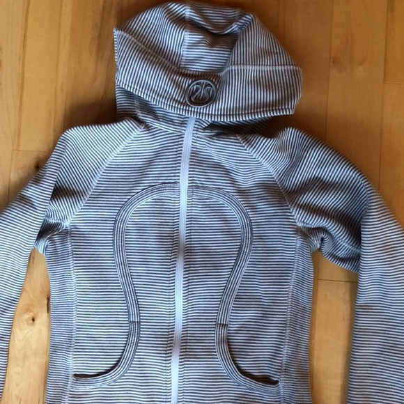 Classic Lululemon Scuba Hoodie - Picture 6 of 6